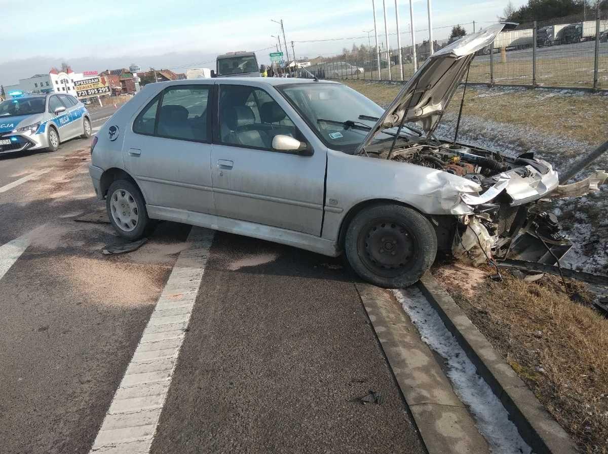 Miejsce zderzenia 2 pojazdów.<br/>fot.KMP Rzeszów