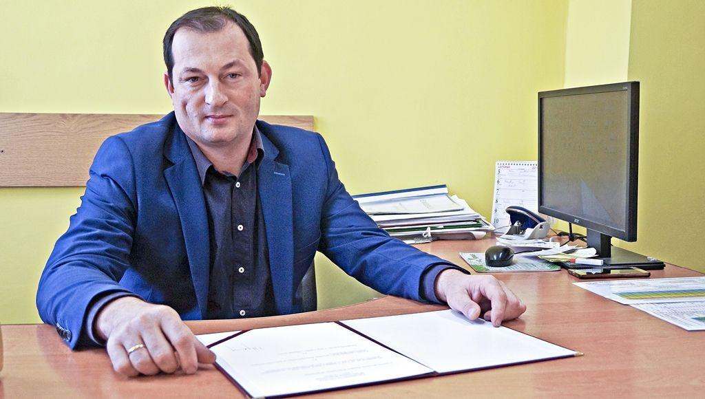 Krzysztof Strent w fotelu prezesa ZUK sp. z o.o. w Przemyślu zasiadał ok. 8 miesięcy. Będąc jeszcze prezesem tej miejskiej spółki, rozpoczął kampanię wyborczą, startując na fotel wójta gminy Wiązownica. Wygrał i znów zmienił stanowisko pracy. Oby na dłużej!<br/>fot.UG Wiązownica