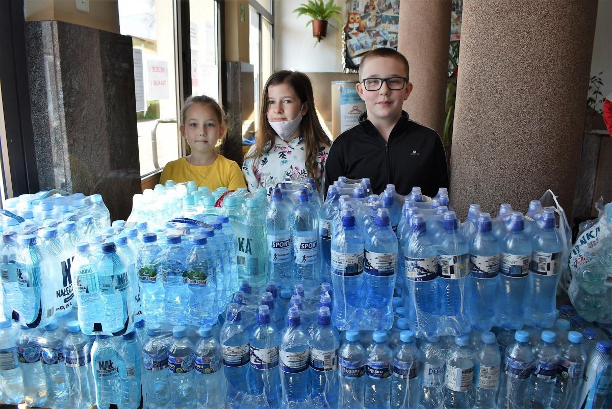 W zeszłym roku pacjentów przemyskiego szpitala wsparli m.in. uczniowie SP 15.<br/>fot.Wojewódzki Szpital im. św. o. Pio w Przemyślu