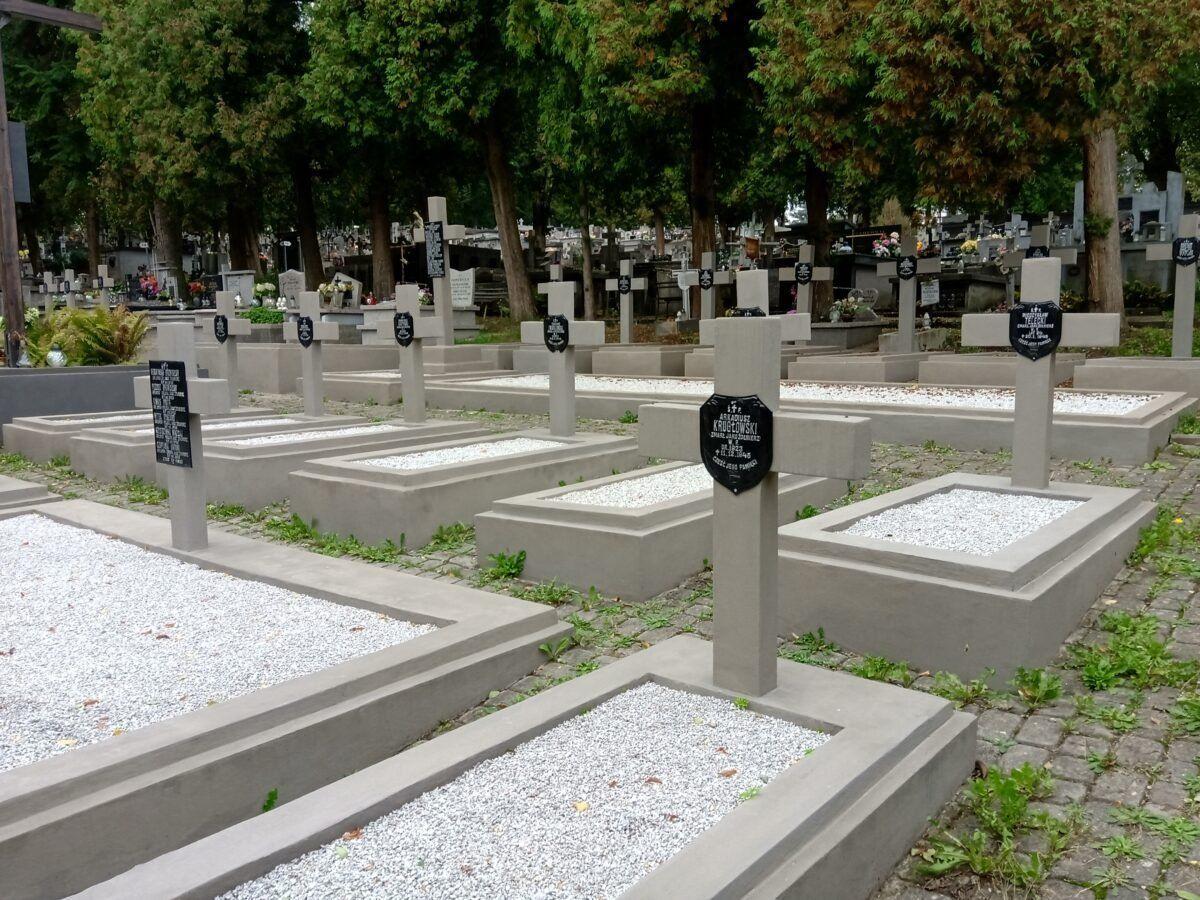 W naszym regionie z dotacji skorzystały cztery samorządy. Pracom remontowym poddane zostały mogiły i wojskowe kwartety w: Łopuszce Wielkiej, Zarzeczu, Lubaczowie i Przemyślu (na zdjęciu).<br/>fot.PUW Rzeszów