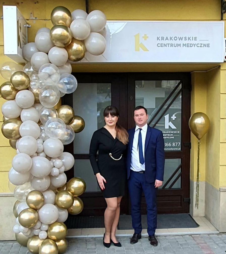 Centrum znajduje się pod adresem Rynek 26. Założone zostało przez specjalistę położnictwa i ginekologii Karolinę Jakubiec-Wiśniewską oraz jej męża, specjalistę kardiologii Pawła Wiśniewskiego.<br/>fot.ze zbiorów własnych