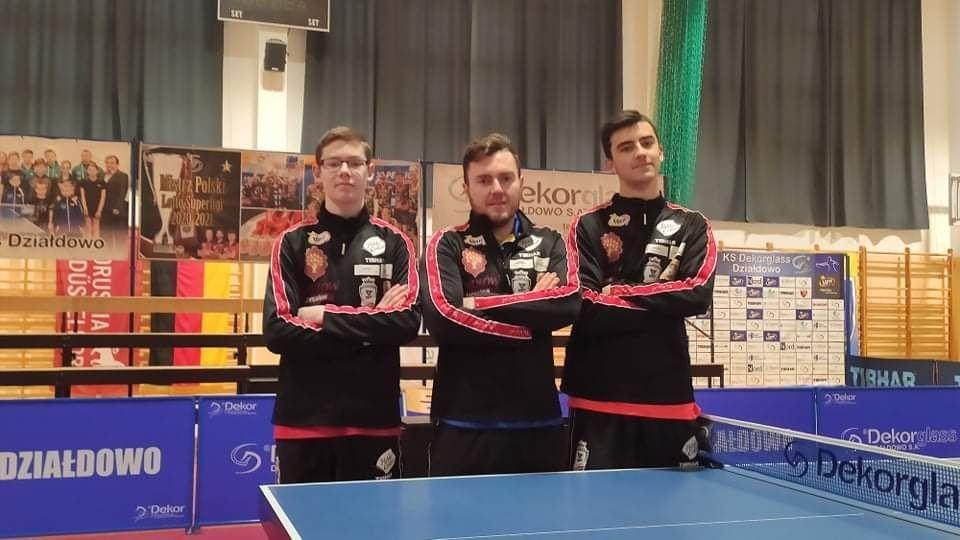Sokołów SA Jarosław w Działdowie. Od lewej: Dawid Jadam, Mateusz Czernik i Szymon Brud.<br/>fot.ze zbiorów własnych