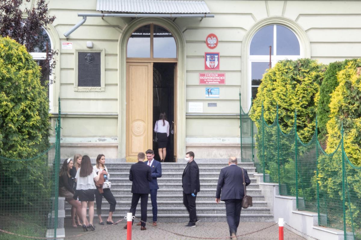 Ze skargi złożonej do rady powiatu wynikało, że w murach prestiżowego jarosławskiego LO działo się źle. Po przeprowadzeniu postępowania wyjaśniającego Komisji Skarg Wniosków i Petycji większość sformułowanych w piśmie zarzutów uznano za bezzasadne.<br/>fot.Bartłomiej Pacek