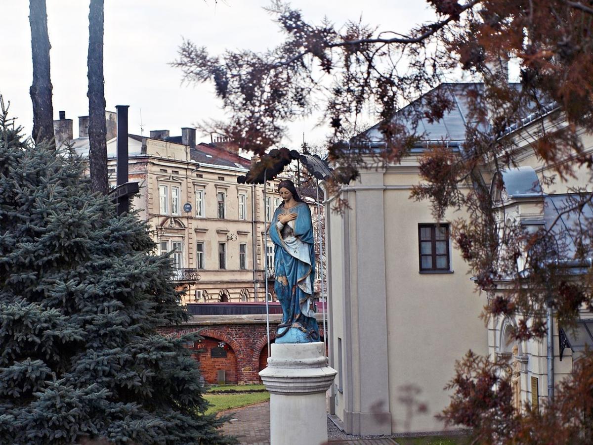 Figura znajduje się na terenie parafii pw. św. Trójcy.<br/>fot.Mariusz Godos
