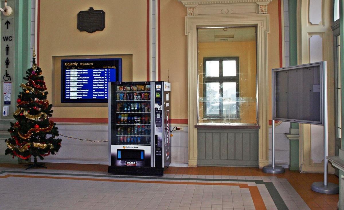 W tym okienku do 31 grudnia 2021 r. działał Punkt Informacji Turystycznej na dworcu PKP w Przemyślu. 1 stycznia br. został zlikwidowany.<br/>fot.Mariusz Godos