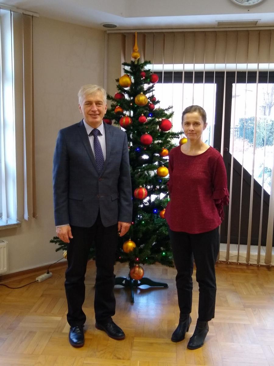 Zdalne wykłady dla nauczycieli języka polskiego na Ukrainie poprowadzili między innymi nauczyciele – doradcy metodyczni PCEN: dr Małgorzata Wilgucka (Przemyśl) oraz Małgorzata Byszuk i dr Mariusz Kalandyk (Rzeszów). – Wydarzenie cieszyło się ogromnym zainteresowaniem, wzięło w nim udział ponad 70 na