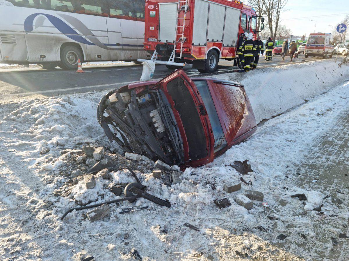 Volkswagen wjechał do rowu.<br/>fot.KPP Brzozów