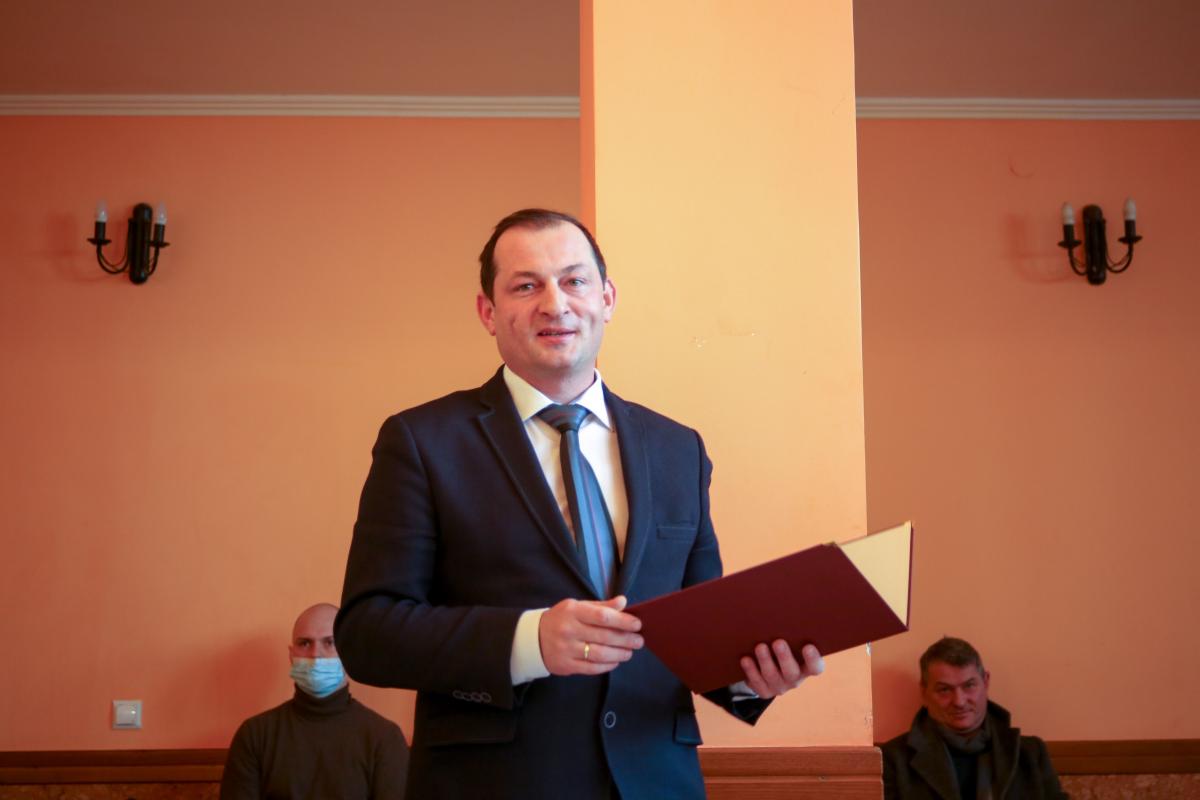 K. Strent był nieco stremowany, ale deklaracja ciężkiej pracy na rzecz lokalnej społeczności zabrzmiała w jego ustach stanowczo.<br/>fot.Bartłomiej Pacek