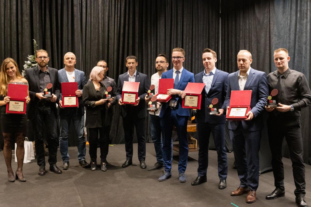 Na Pierwszej Gali Polskiej Ligi Tenisa w Chorzowie w kategorii menedżer roku statuetkę otrzymał Adam Dryś, współorganizator turniejów Polskiej Ligi Tenisa w Przemyślu (drugi z lewej).