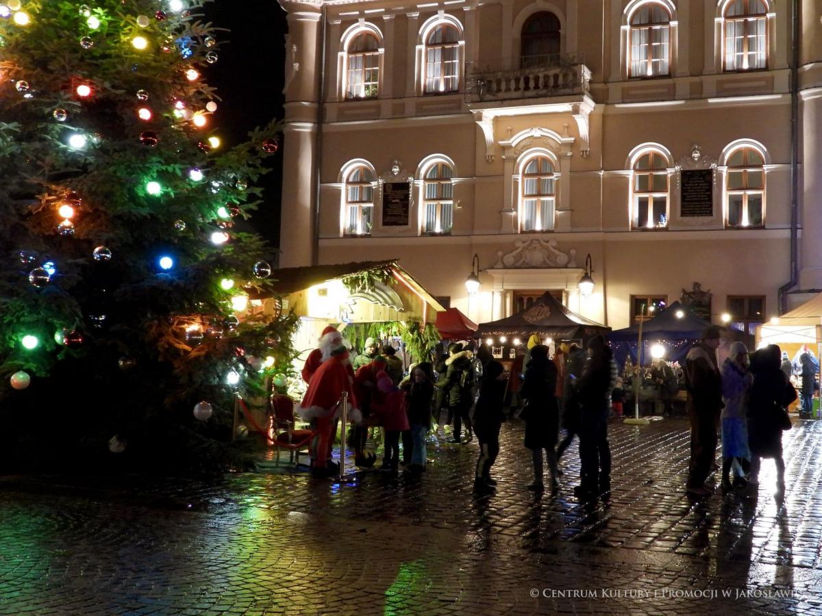 Rękodzieło najwyższego sortu, oryginalne ozdoby świąteczne i niecodzienne przysmaki to wizytówka jarosławskich jarmarków.<br/>fot.CKiP Jarosław