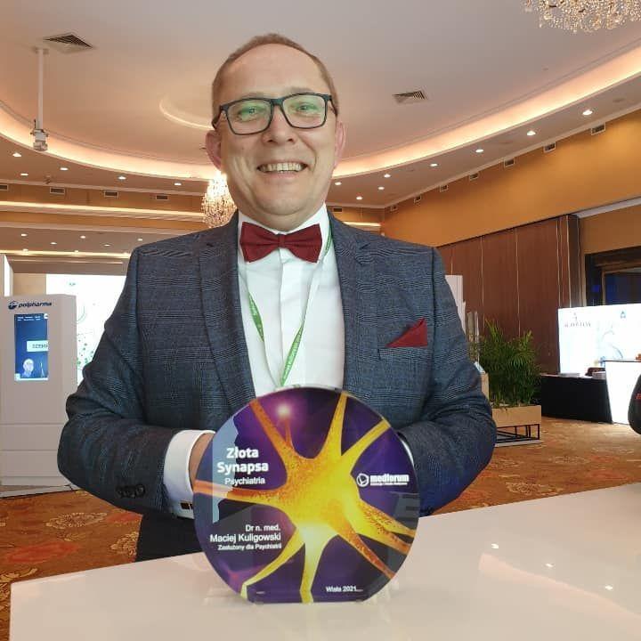 Dr n. med. Maciej Kuligowski z Przemyśla otrzymał jedną z prestiżowych ogólnopolskich nagród „Złotą Synapsę” w kategorii „Zasłużony dla psychiatrii”.<br/>fot.ze zbiorów własnych