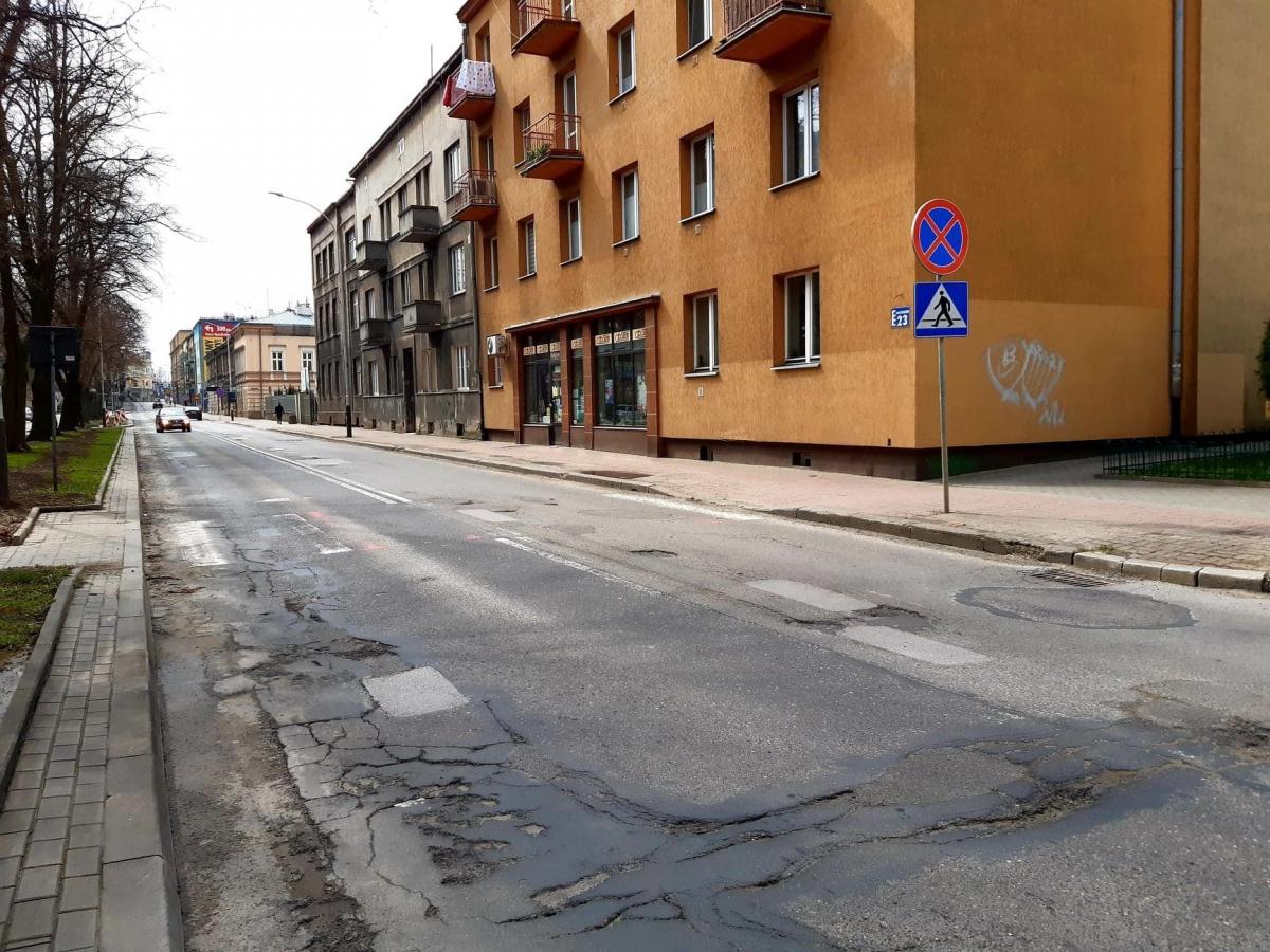 Przebudowa Kraszewskiego znów budzi obiekcje mieszkańców – tym razem chodzi o planowane miejsca parkingowe.<br/>fot.UM Jarosław