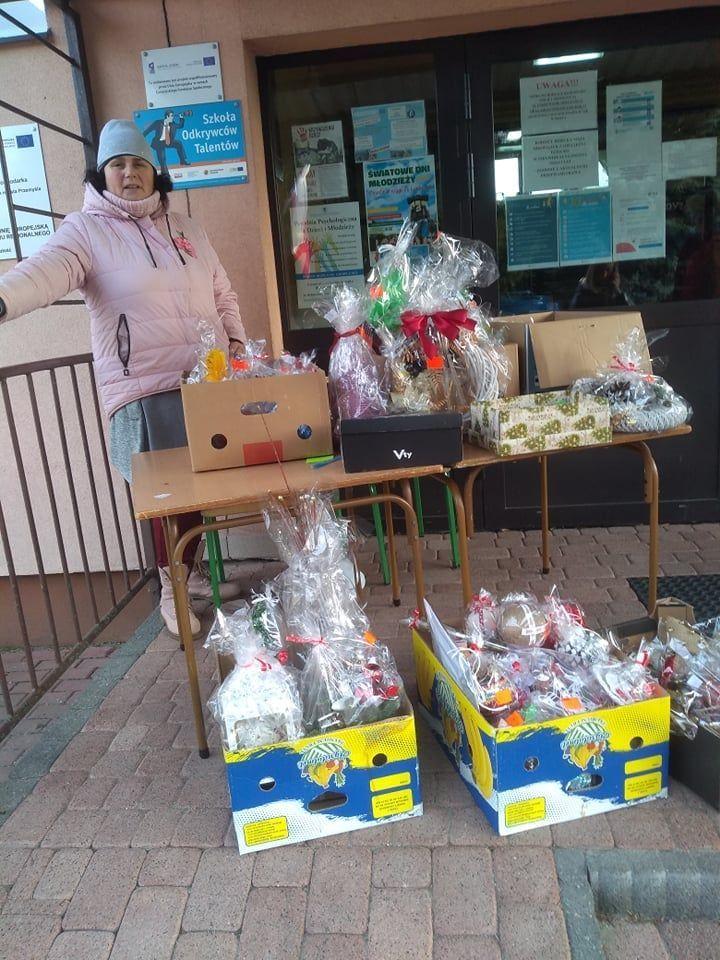 Rada Rodziców, grono pedagogiczne oraz uczniowie przemyskiej „czwórki” i ich rodzice zapraszają na kiermasz, który odbędzie się przed kościołem Świętego Józefa (salezjanie) w najbliższą niedzielę, 19 grudnia. To okazja, by wesprzeć zbiórkę prowadzoną na leczenie i rehabilitację Ryszardy Kocaj.


<br
