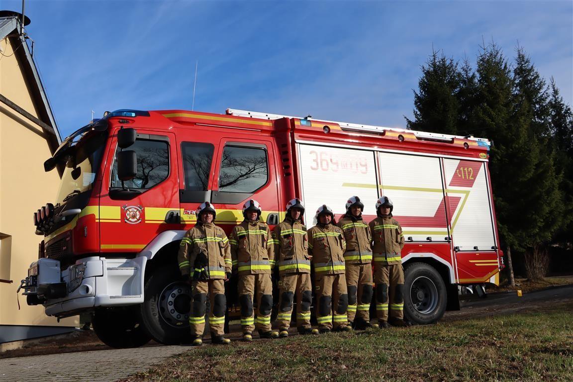 Nowiutki wóz marki Volvo FL to spełnienie marzeń strażaków z Sufczyny.<br/>fot.OSP Sufczyna