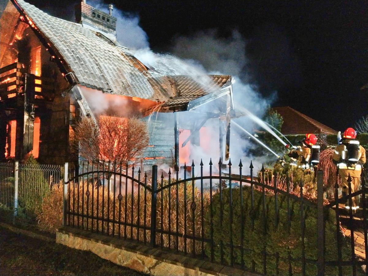 Z domu Państwa Pajdów zostały tylko zgliszcza.<br/>fot.mł. kpt. Krystian Lepa