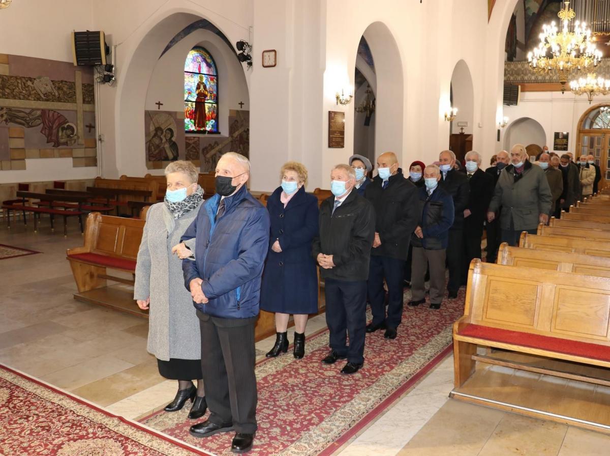 Słowa małżeńskiej przysięgi, złożonej przed ołtarzem 50, 51 i 52 lata temu, miało okazję przypomnieć sobie 16 par z terenu gminy Oleszyce.<br/>fot.UMiG Oleszyce