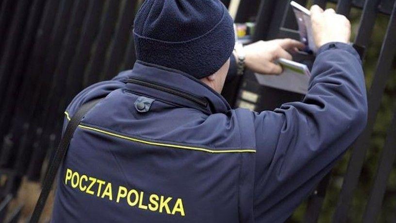 Listonosze otrzymali dodatkowe obowiązki, kiedy w Poczcie Polskiej SA zaczęło się źle dziać. Kiedy – jak mówią listonosze, z którymi rozmawialiśmy – ocknęli się, że ten statek zaczyna tonąć.<br/>fot.ze zbiorów własnych