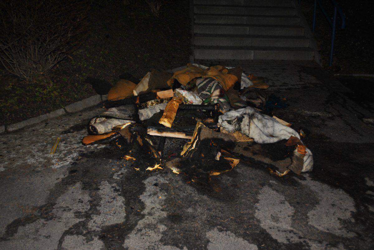 Nadpalone rzeczy z mieszkania przy Glazera.<br/>fot.KMP Przemyśl