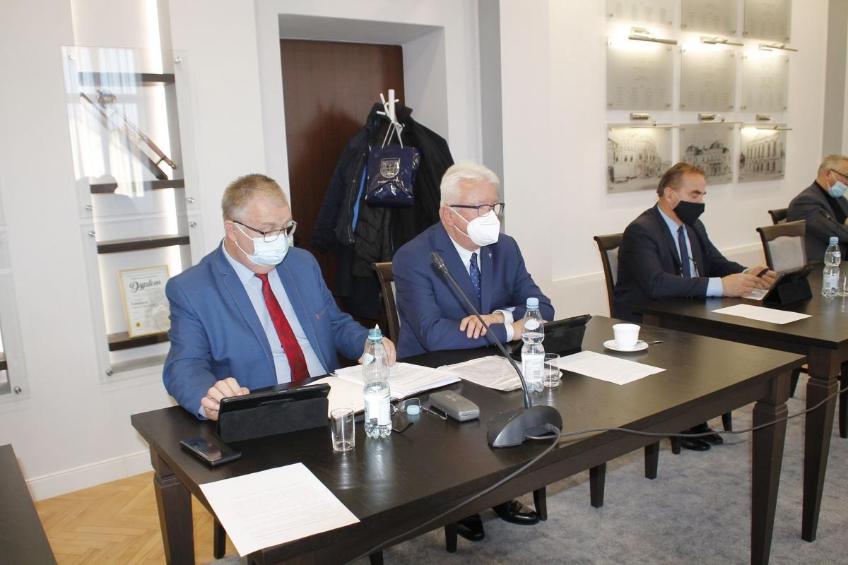 Po raz kolejny dużo do powiedzenia w sprawie COM mieli radni T. Kulesza i A. Wysocki.<br/>fot.Starostwo Powiatowe w Jarosławiu