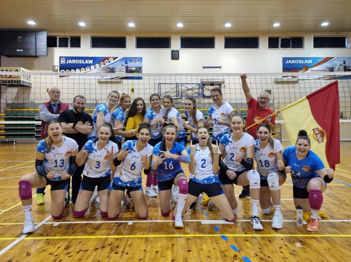 Zespół San-Pajda Jarosław tuż po zwycięstwie nad ekipą z Nowego Dworu Mazowieckiego.<br/>fot.www.facebook.com/SanPajdaVolleyballTeam