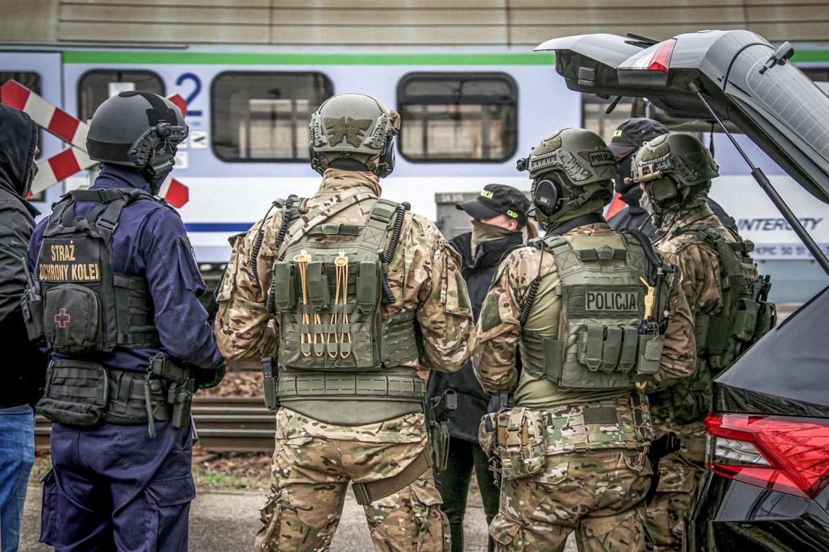 Funkcjonariusze SOK i policji we wspólnej akcji.<br/>fot.SOK  