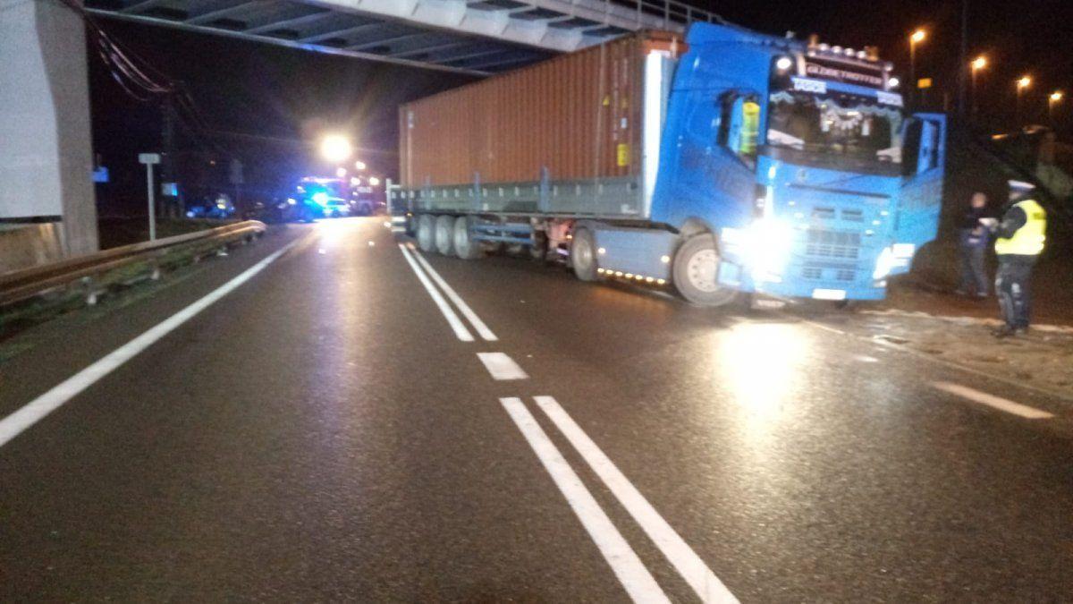 Służby pracują na miejscu wypadku w Widełce<br/>fot.KPP Kolbuszowa