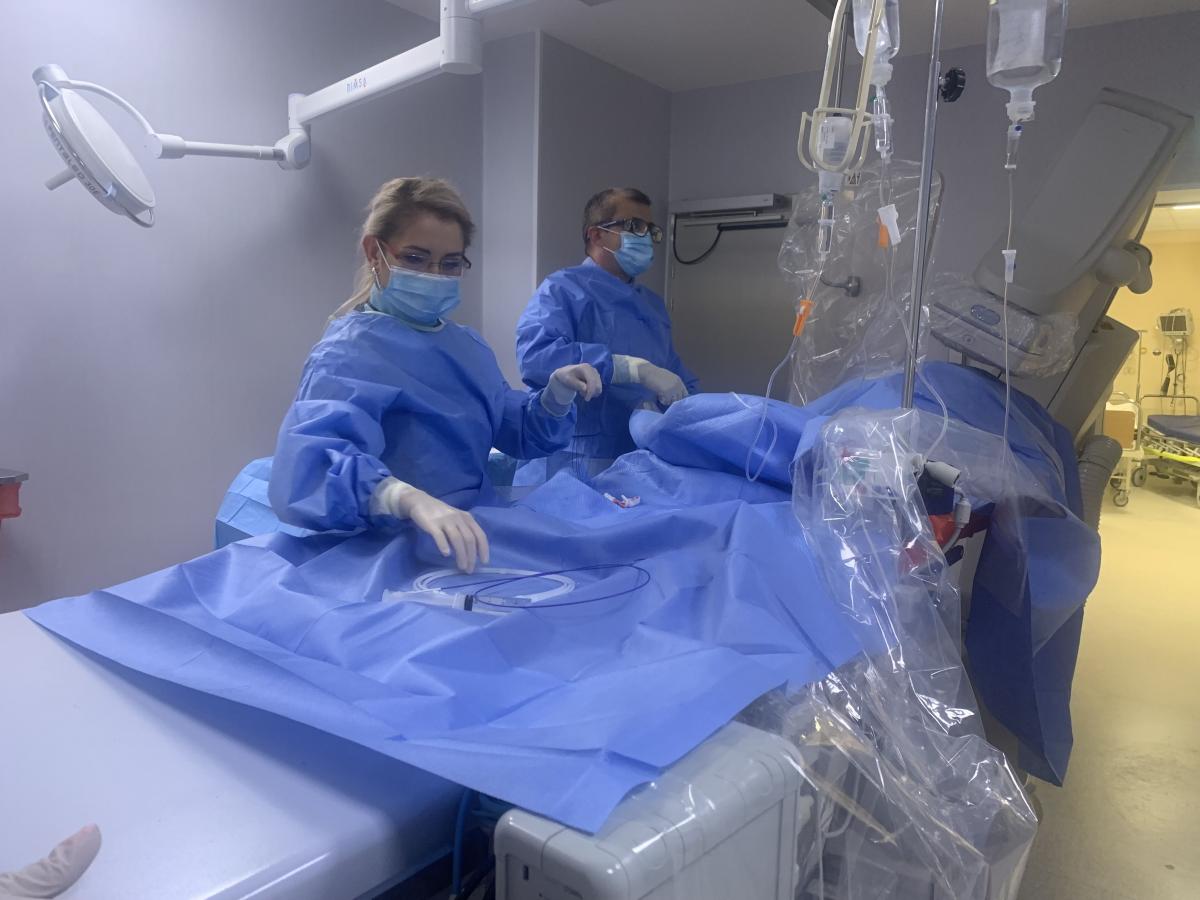 W przemyskim szpitalu rozruszniki serca wszczepiane są od 2021 roku. W październiku przemyscy kardiolodzy po raz pierwszy zastosowali nowatorską metodę wszczepienia rozrusznika serca stymulującego pęczek Hisa. To kolejny krok w rozwoju leczenia problemów kardiologicznych.

<br/>fot.WSZwP