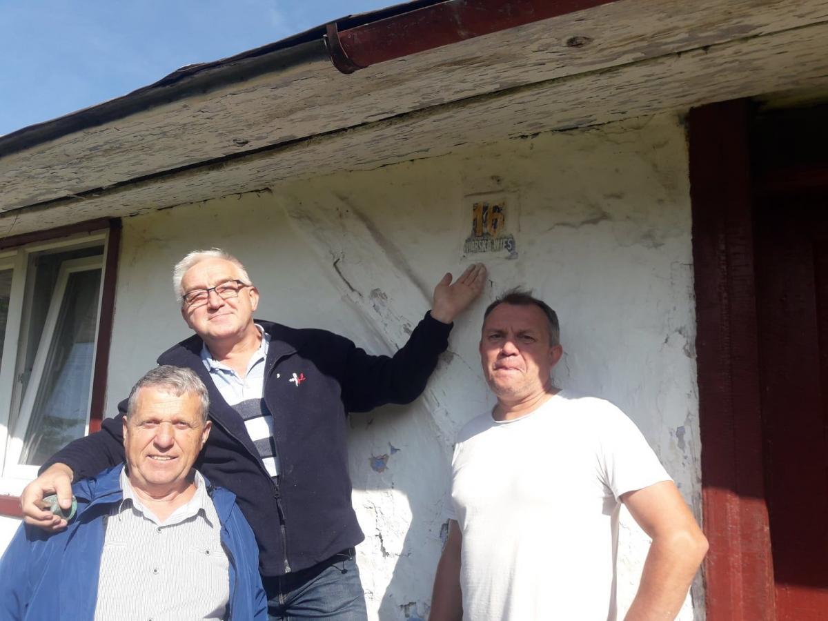 100-letnia chata spod numeru 16 w dawnej Wiarskiej Wsi, a obecnie w Huwnikach.<br/>fot.Fundacja Opoka