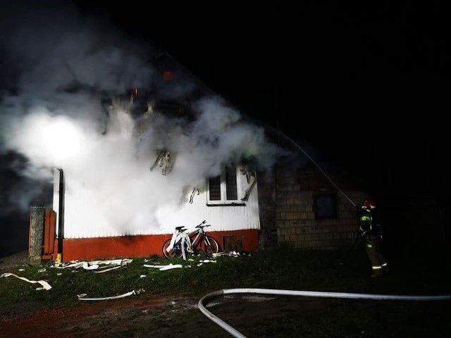 Jeden z budynkó, w któym wybuchł pożar.<br/>fot.KPP Przeworsk