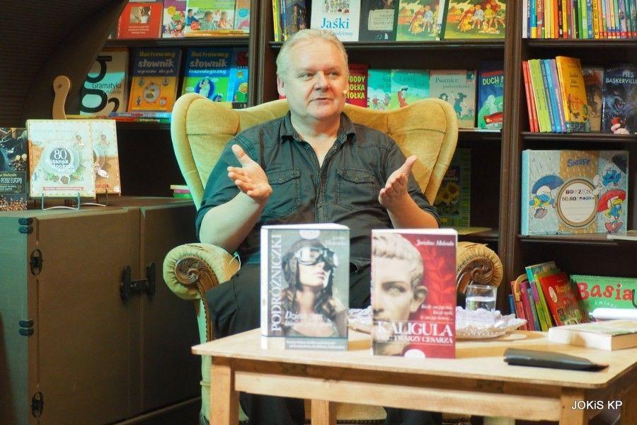 Autor Jarosław Molenda podczas spotkania z czytelnikami.<br/>fot.JOKiS