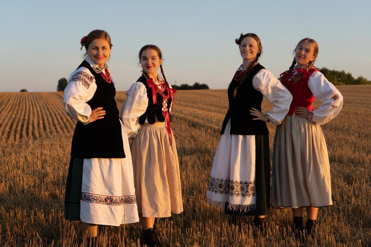Damski team z Narola pod nazwą „Galicjanki z Roztocza” – Ola, Ula, Julka i Julita. Regionalne pieśni obrzędowe śpiewają a capella, co daje niesamowity efekt. <br/>fot.Mariola Marczuk