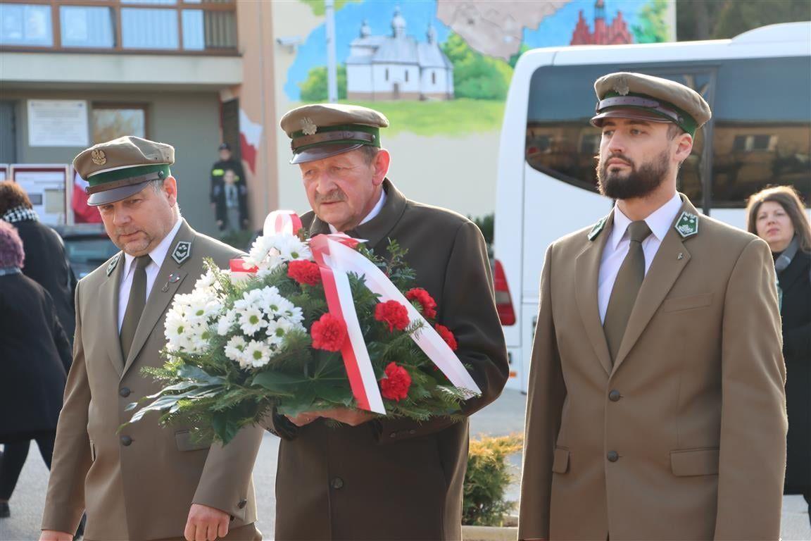 Oficjalne obchody rocznicowe z udziałem delegacji władz samorządowych i powiatowych, przedstawicieli Nadleśnictwa Bircza, Ochotniczej Straży Pożarnej, a także sołtysów, przedstawicieli szkół, harcerzy i samych mieszkańców Birczy.