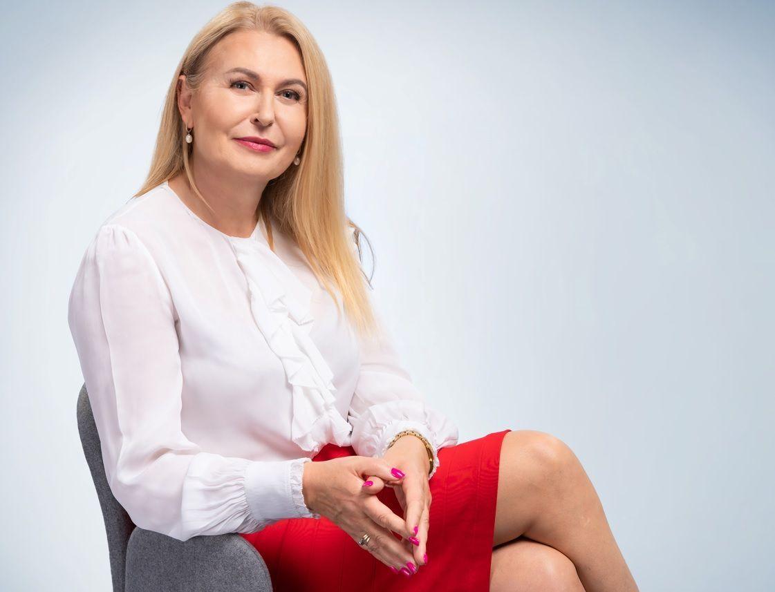 . Elżbieta Łukacijewska – polityk, samorządowiec. Członkini Platformy Obywatelskiej. Polityczną karierę rozpoczęła w 1998 r., obejmując stanowisko wójta Gminy gminy Cisna. W latach 2001 – 2009 pełniła funkcję Posła posłankiu na Sejm RP, a od 2009 r. sprawuje mandat Posła posłanki do Parlamentu Europ