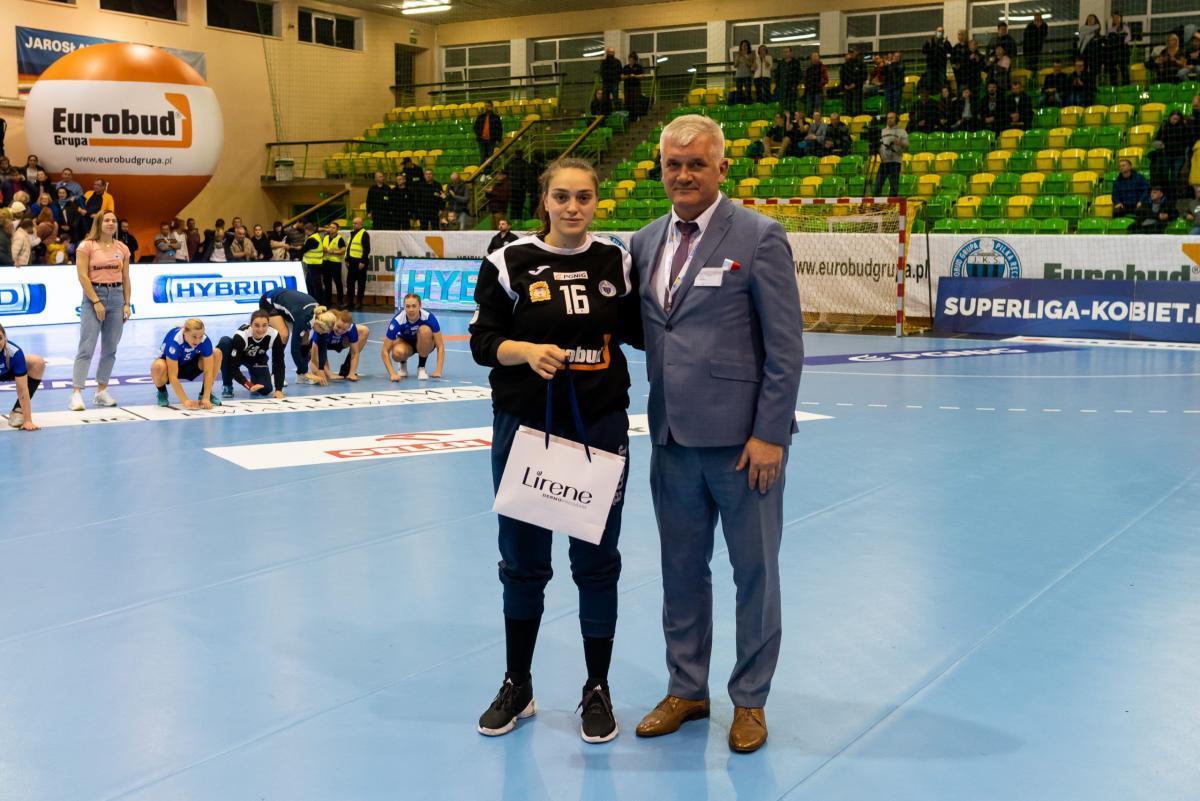 Piotrkowianki nie miały tym razem między słupkami kogoś takiego, kto momentami koncertowo spisywał się po drugiej stronie. Reprezentantka Serbii Jelena Djurasinović absolutnie zasłużenie została MVP (najwartościowszą zawodniczką) tego spotkania.<br/>fot.Robert Lasek/PGNiG Superliga Piłki Ręcznej Kob