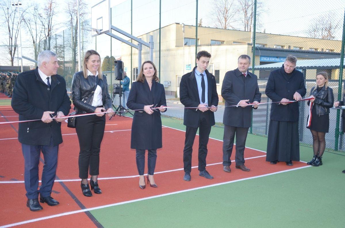 Otwarcie boiska było sporym wydarzeniem dla społeczności „Sobieskiego”.<br/>fot.Starostwo Powiatowe Przeworsk