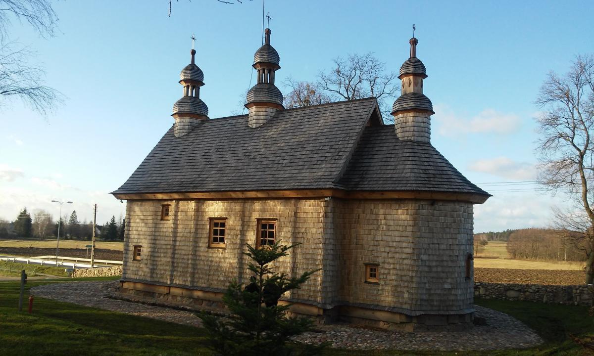 Przeniesiona z Kupnej w gminie Krzywcza i zrekonstruowana cerkiew służy wiernym w Godkowie.<br/>fot.www.wikipedia.pl