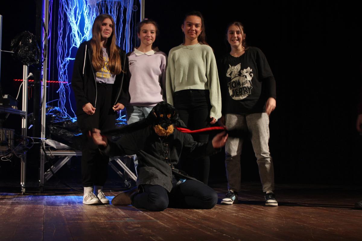 Spotkanie młodych artystów uatrakcyjnił spektakl teatru Puppetterra w reżyserii Jarosława Figury.<br/>fot.CK Przemyśl 