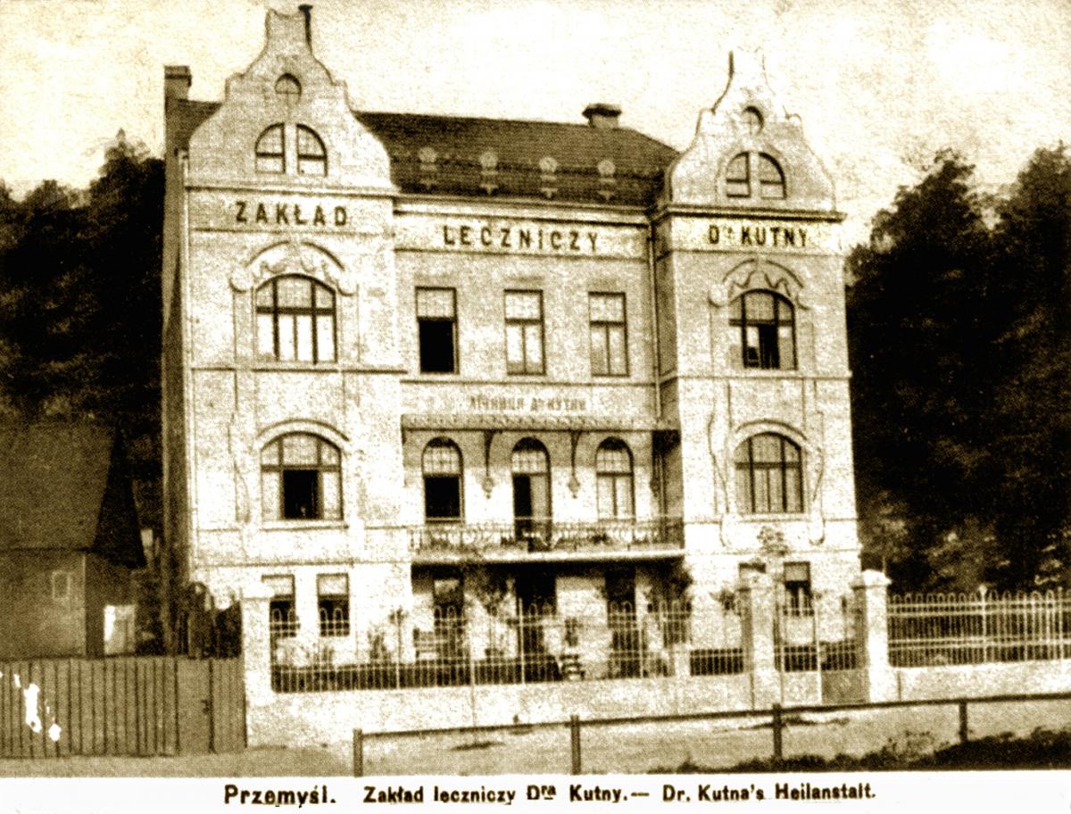 W kioskach sprzedawano widokówki, na których przemyski lekarz S. Kutna pokazywał nowo powstałą lecznicę. Na nich widniał dwujęzyczny napis o treści „Przemyśl. Zakład leczniczy dra Kutny –  Dr. Kutna,s Heilanstalt”.