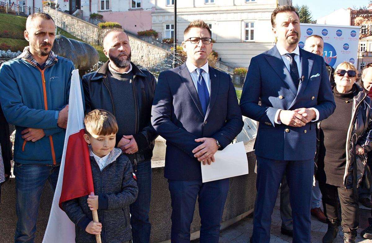 Prezydent Siemianowic Śląskich Rafał Piech (z prawej) jako założyciel ruchu społecznego „Polska Jest Jedna” oraz przemyski radny niezależny Dariusz Lasek (obok) jako koordynator akcji na szczeblu lokalnym inicjują ruch nad Sanem.<br/>fot.Mariusz Godos