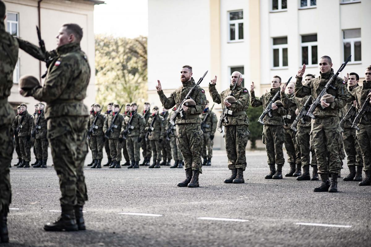 Na terenie 31 Batalionu Lekkiej Piechoty w Rzeszowie słowa roty wypowiedziało 20 ochotników, z których kilku wywodzi się z naszego regionu.<br/>fot.Paulina Lęcznar