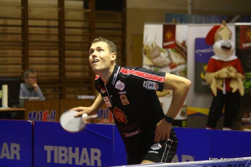 Grecki defensor Konstantinos Angelakis zawodzi. Nie tak to miało wyglądać... Zupełnie nie przypomina zawodnika z poprzedniego sezonu, kiedy reprezentował barwy beniaminka z Zamościa.<br/>fot.Kacper Loc