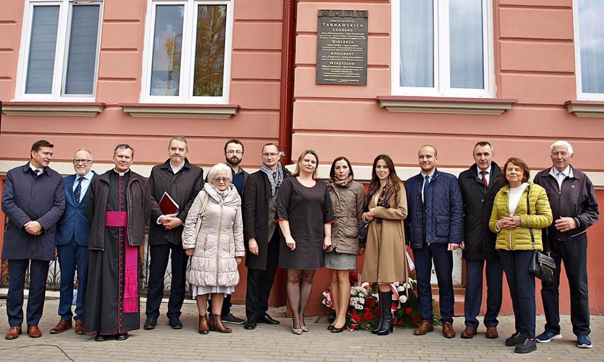 Wspólne zdjęcie uczestników uroczystości.<br/>fot.Mariusz Godos