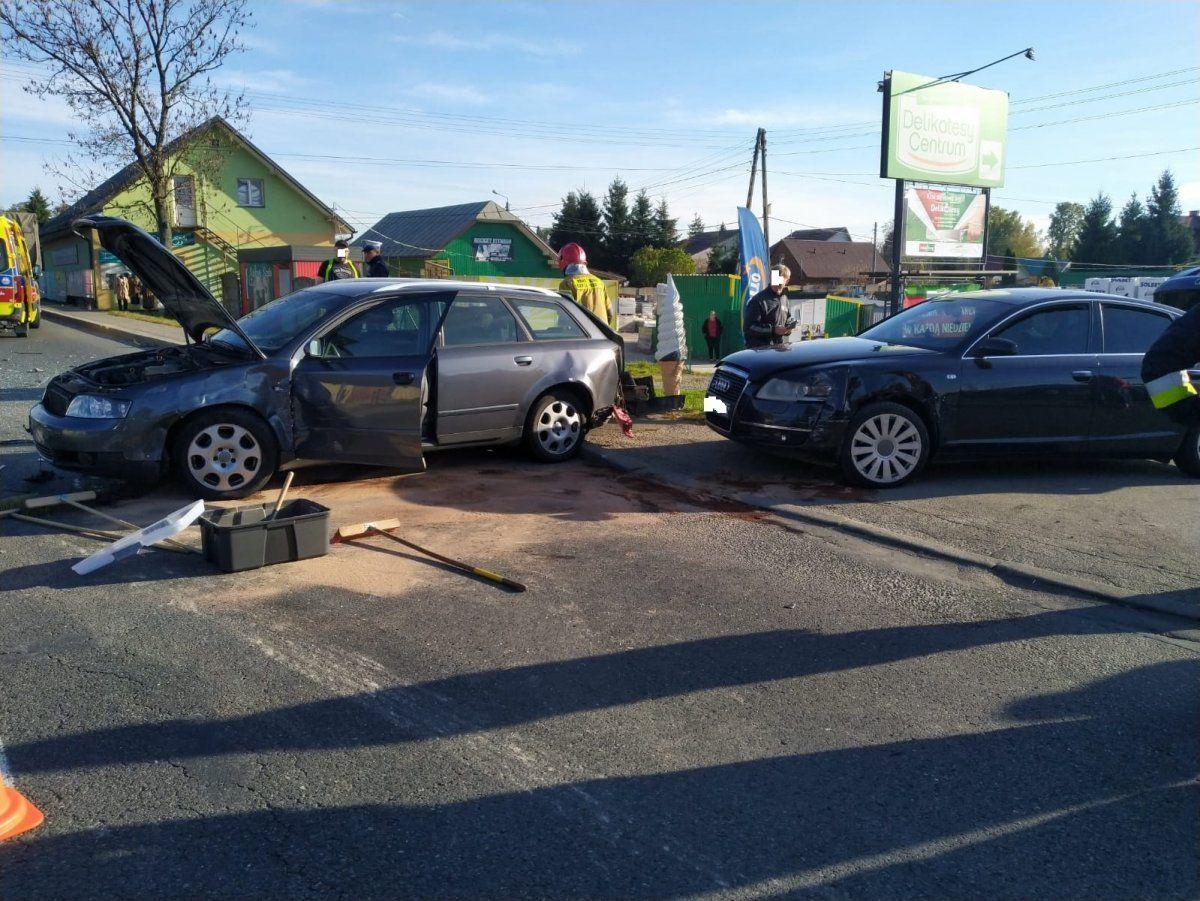 Kolizja volvo, audi A4 i audi A6.<br/>fot.KPP Brzozów