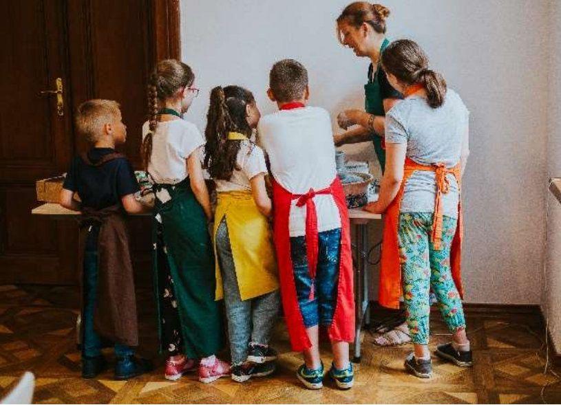 W warsztatach ceramicznych może wziąć udział każdy – nie tylko najmłodsi!