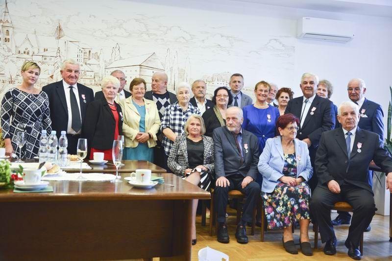 Wspólne pamiątkowe zdjęcie z uroczystości.<br/>fot.UM Lubaczów