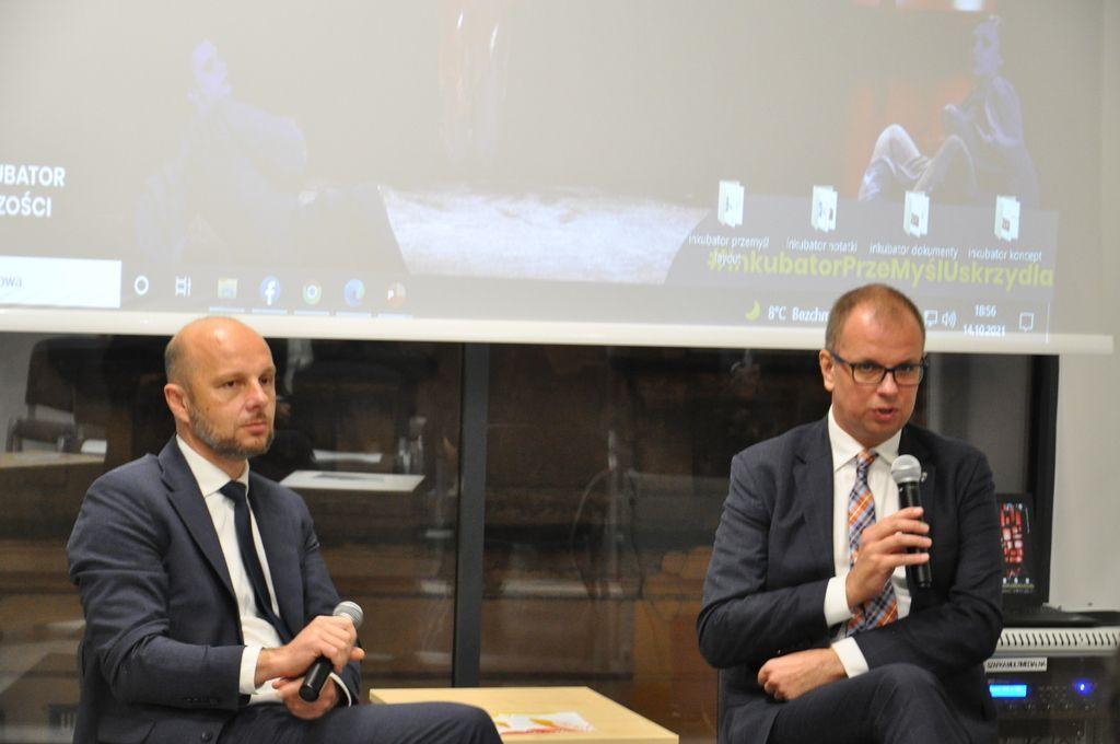 Konferencja poświęcona była m.in. roli przemyskiego inkubatora w budowaniu marki Przemyśl. W panelu udział wzięli m.in. gospodarze Przemyśla i Rzeszowa Wojciech Bakun i Konrad Fijołek.<br/>fot.UM Przemyśl  
