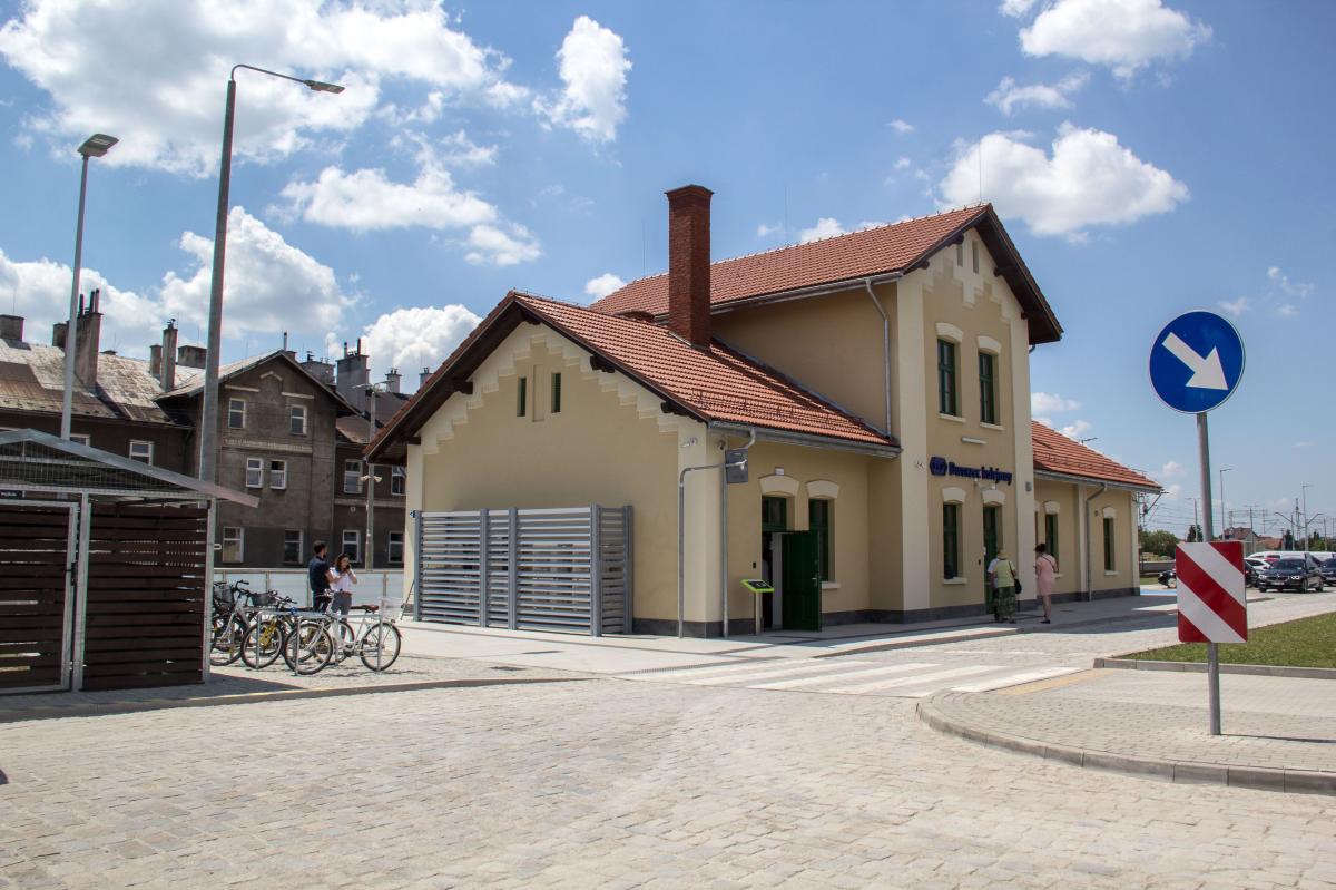 Dworzec przed remontem straszył, po remoncie reprezentuje Podkarpacie na arenie krajowej.<br/>fot.Bartłomiej Pacek