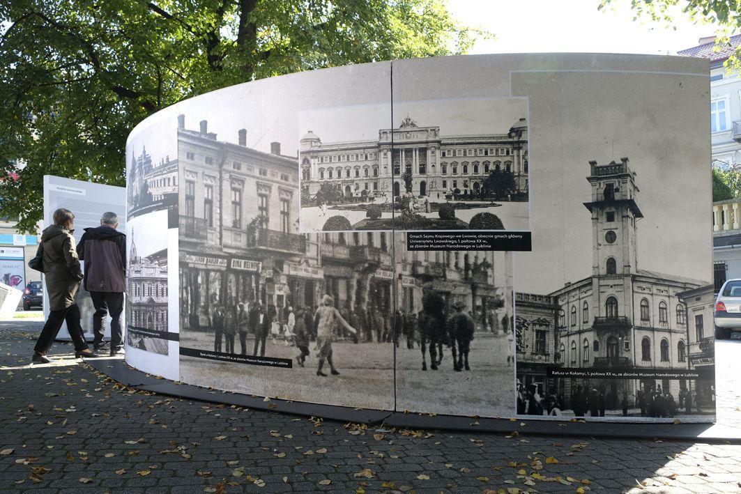 Fragment ekspozycji przypominającej wojenne historie Kresów Wschodnich.
<br/>fot.Jacek Szwic