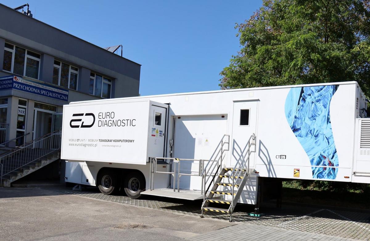 Do niedawna tomograf funkcjonował w specjalnym kontenerze. Trwają przygotowania do tego, by nowoczesny sprzęt został przeniesiony do pracowni w murach szpitala.<br/>fot.COM Jarosław 