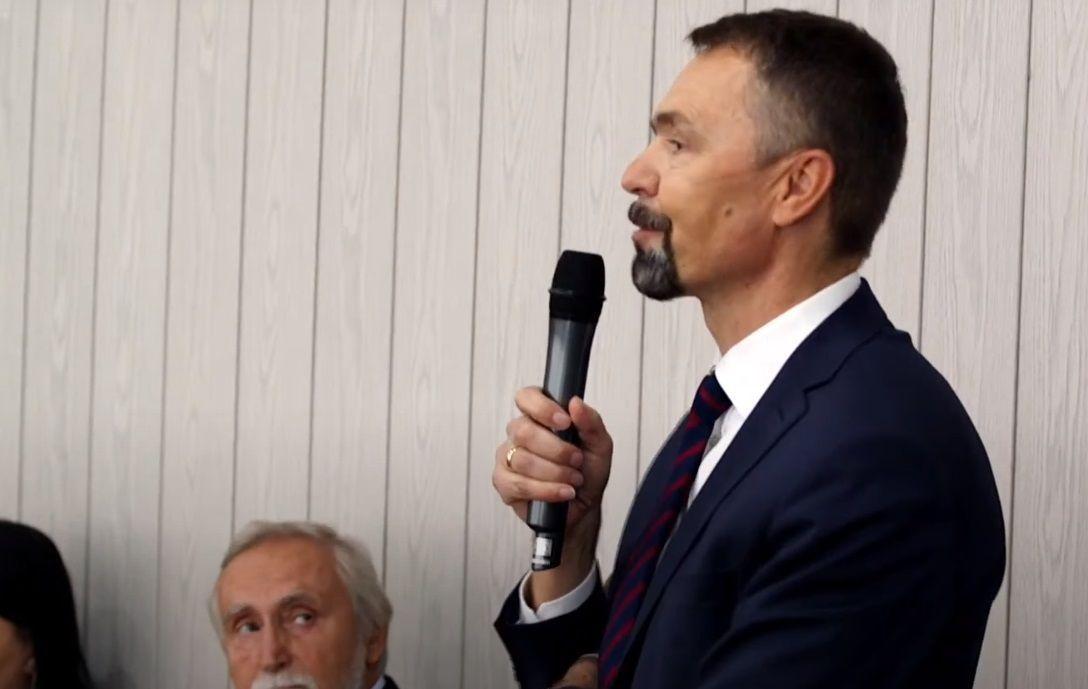 G. Jedynak podał, że zobowiązania wymagalne szpitala w Przeworsku to 4 mln zł. Wyjaśniał też, że trudna sytuacja w służbie zdrowia to efekt wieloletnich zaniechań.<br/>fot.Starostwo Powiatowe Przeworsk
